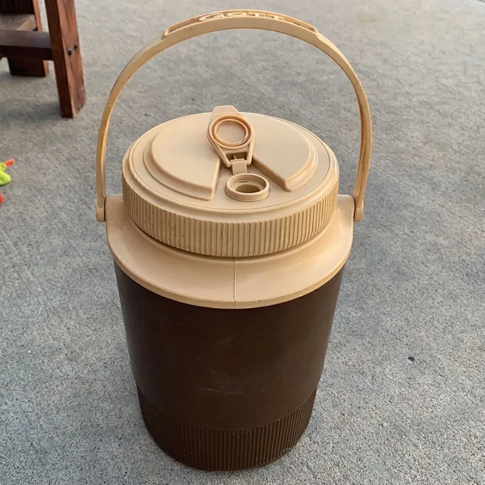 ‎Vintage 1/2 gallon Gott Cooler, Made in USA, classic cooler